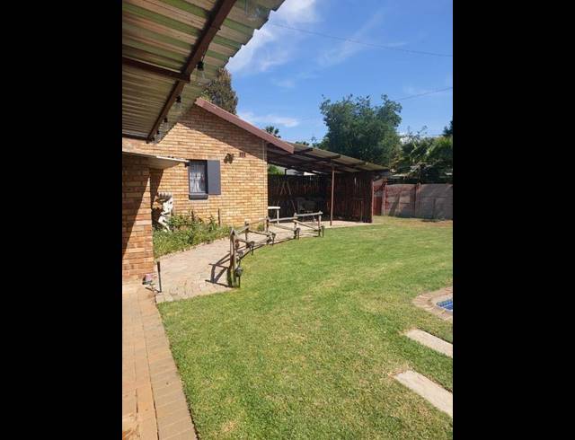 4 BEDROOM HOUSE FOR SALE IN LOURENSPARK